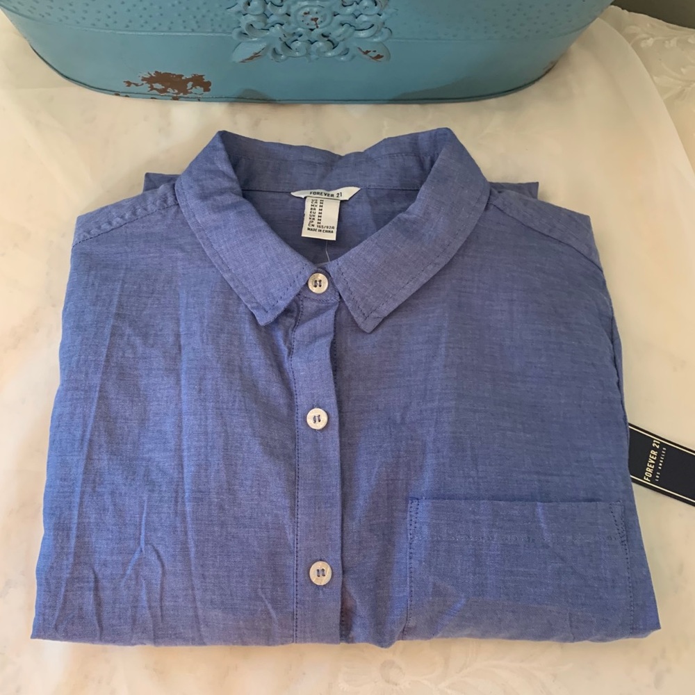 *NWT* Chambray Button Down Shirt - Picture 1 of 8
